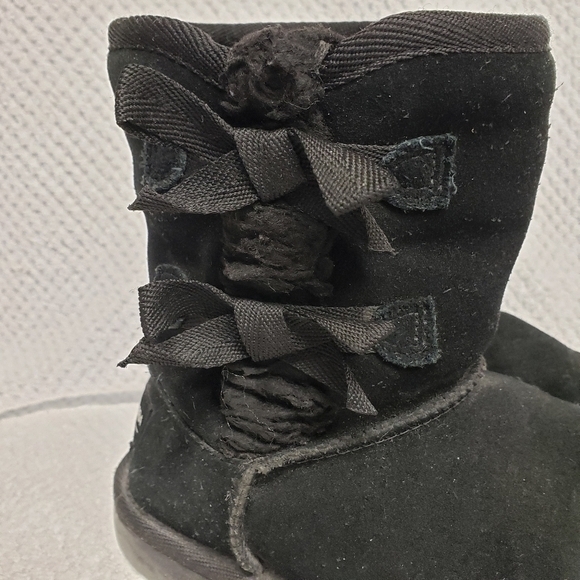 Koolaburra by Ugg Child Size 1 Victoria Short Boots Black Bows 1019372 Pre-owned - Picture 3 of 15